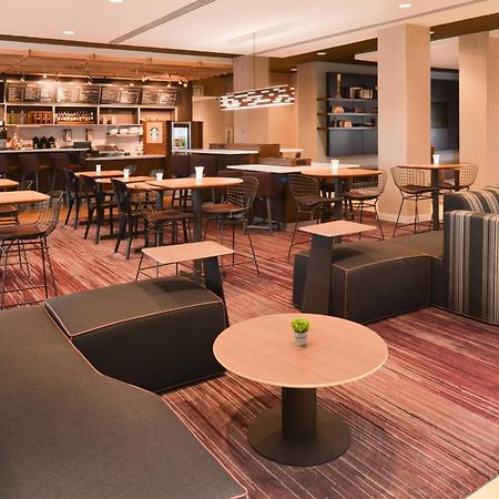 Отель Courtyard By Marriott Toledo North Экстерьер фото